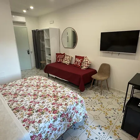 Angela House Center Отель типа 