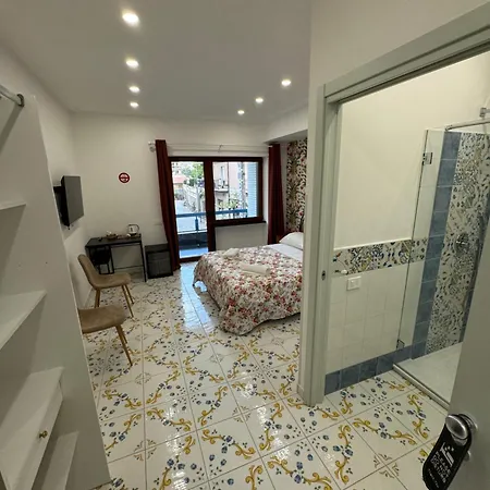 Angela House Center Готель типу 